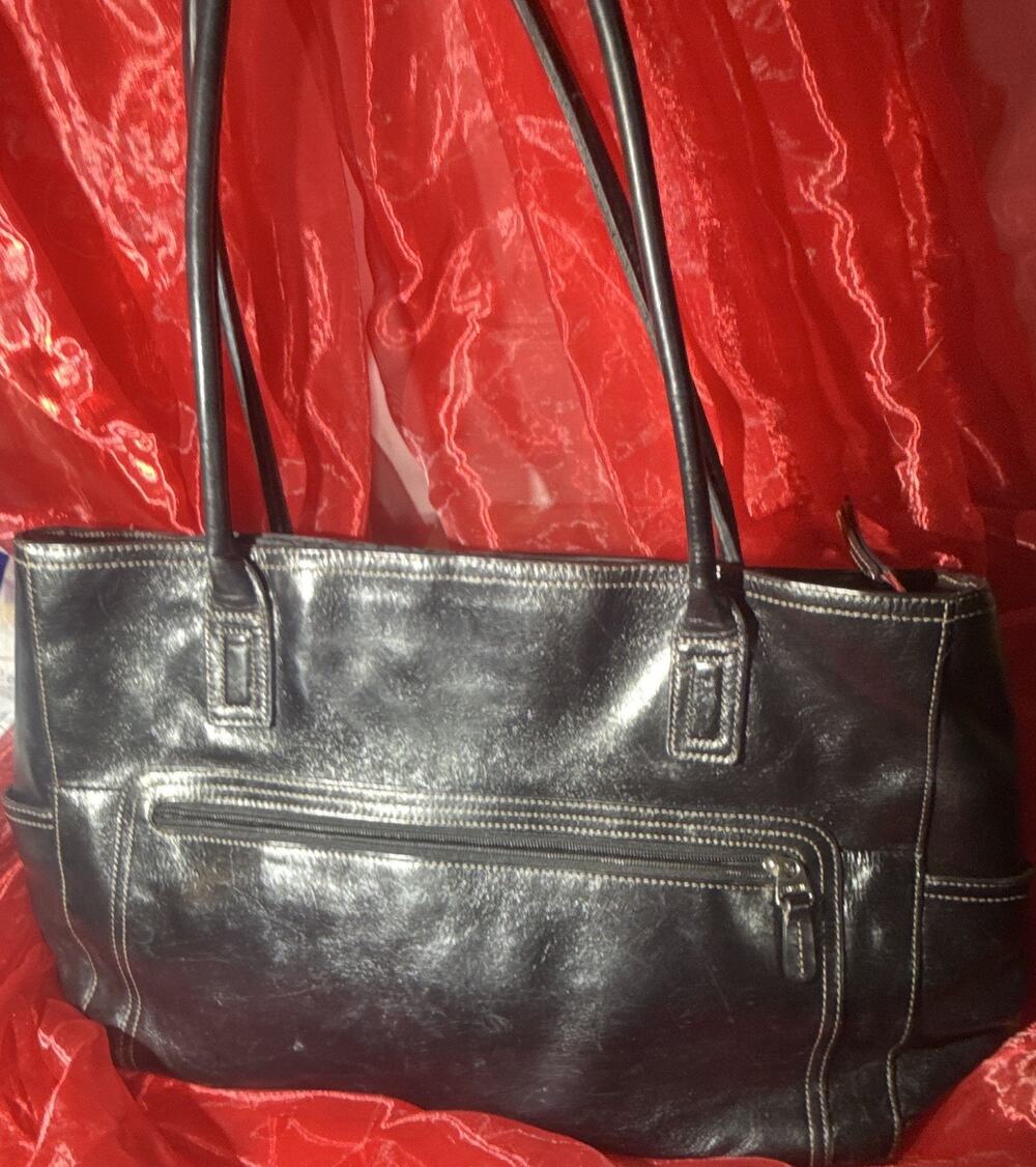 Fossil Black Shoulder Bag Zip Closure Contrast Stitching Bottom Studs